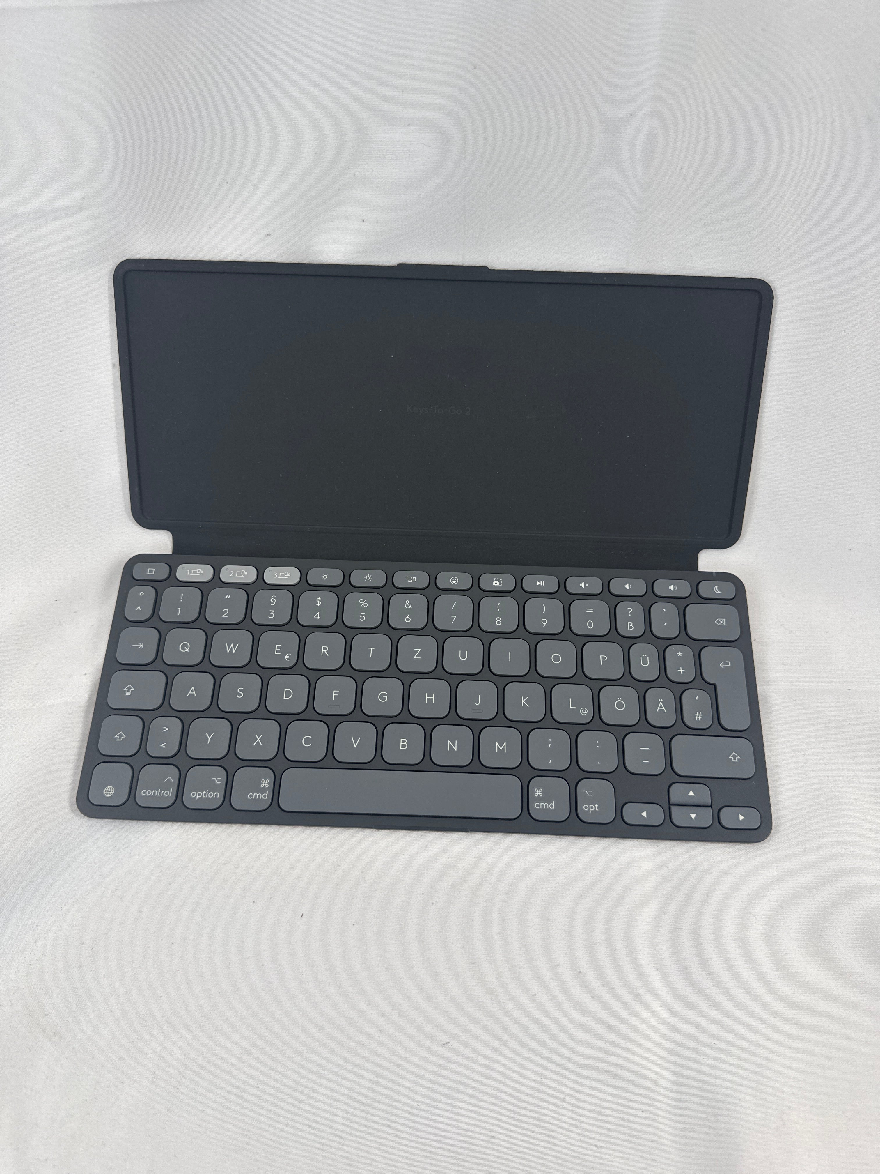 Apple Dryers Logitech Keys-To-Go 2 - Tastiera Bluetooth mobile con cover integrata (DEU QWERTZ) - Grigio
