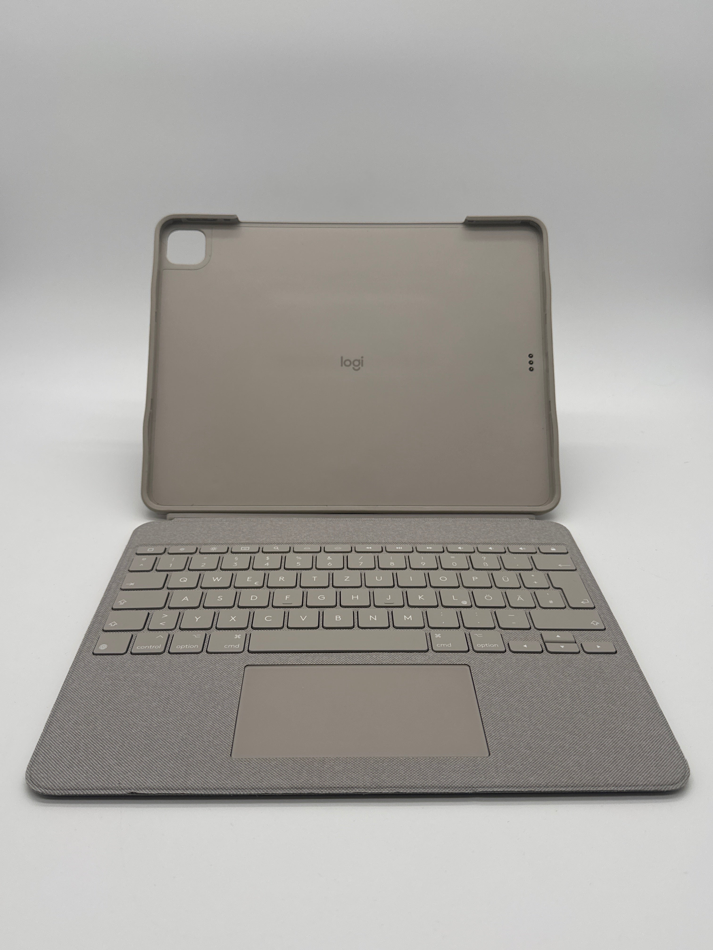 Logitech Sand Logitech Combo Touch per iPad Pro 12,9" (5ª/6ª gen) - Tastiera rimovibile, Trackpad, QWERTZ - Sand