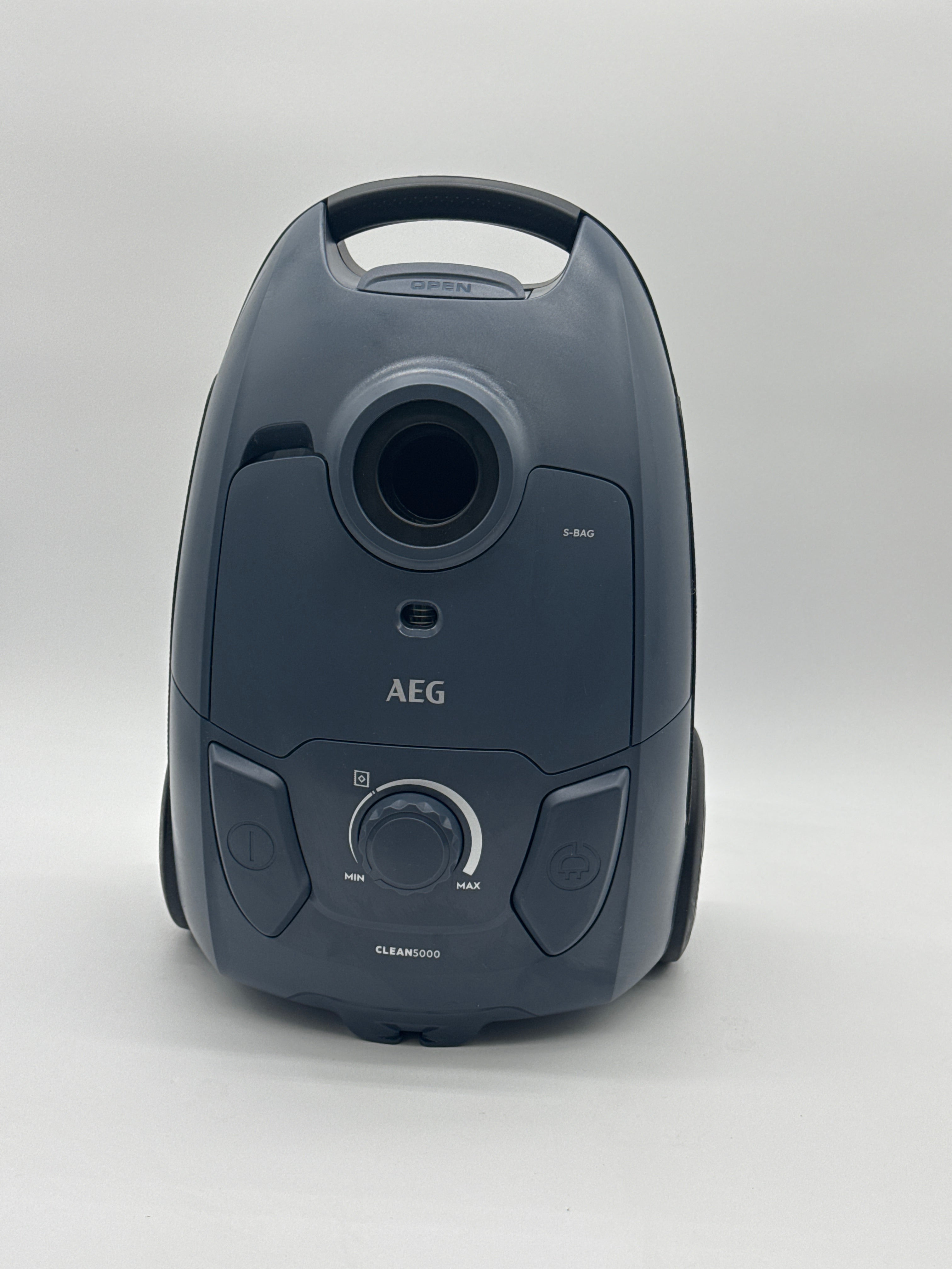 AEG Clean 5000 AB51C1DB Canister Vacs AEG Clean 5000 AB51C1DB aspirapolvere a traino con sacchetto
