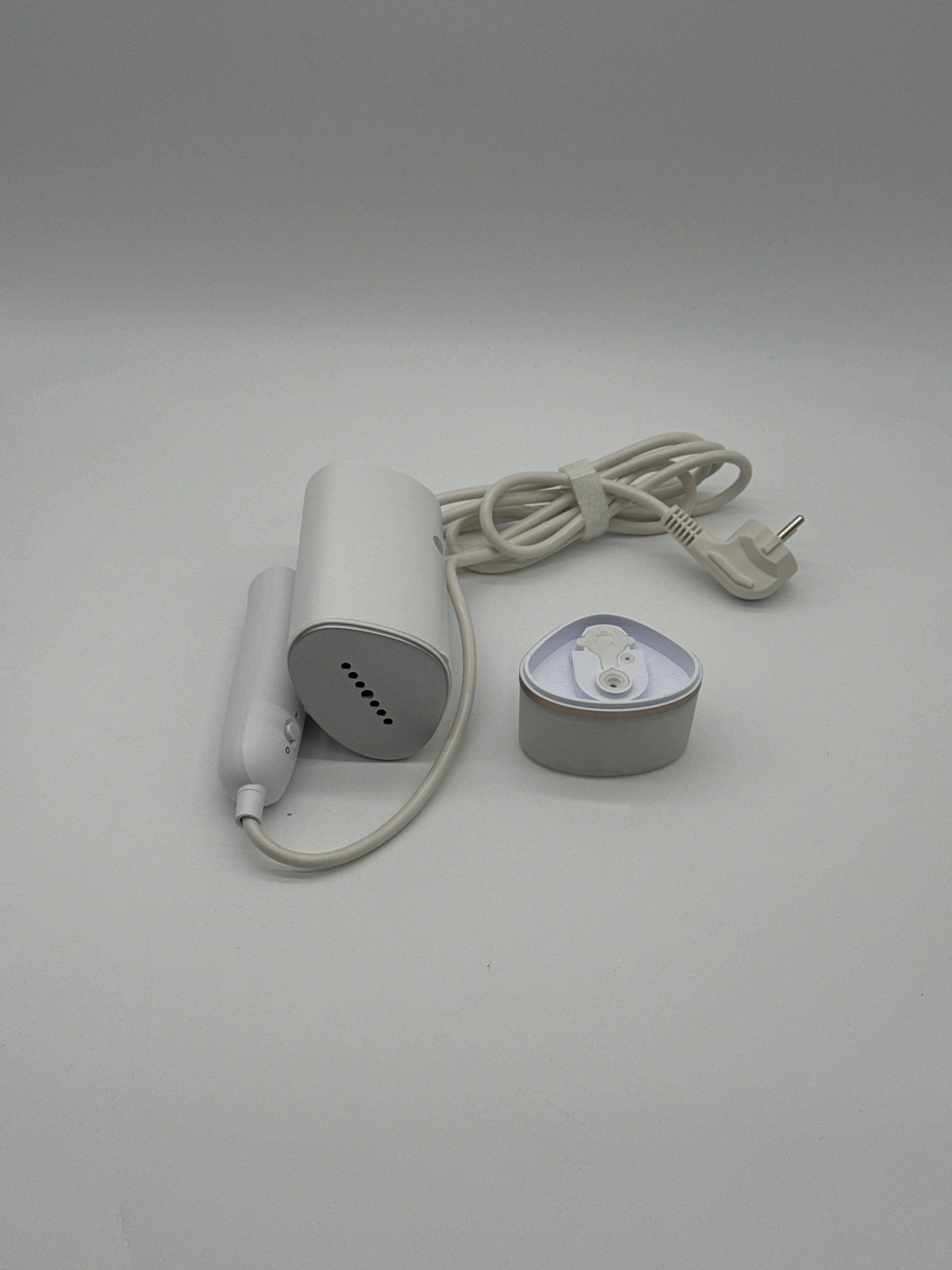 Philips STH3020/10 Steamer verticale Philips STH3020/10 - Steamer verticale 1000W, 20 g/min, serbatoio 120 ml, bianco