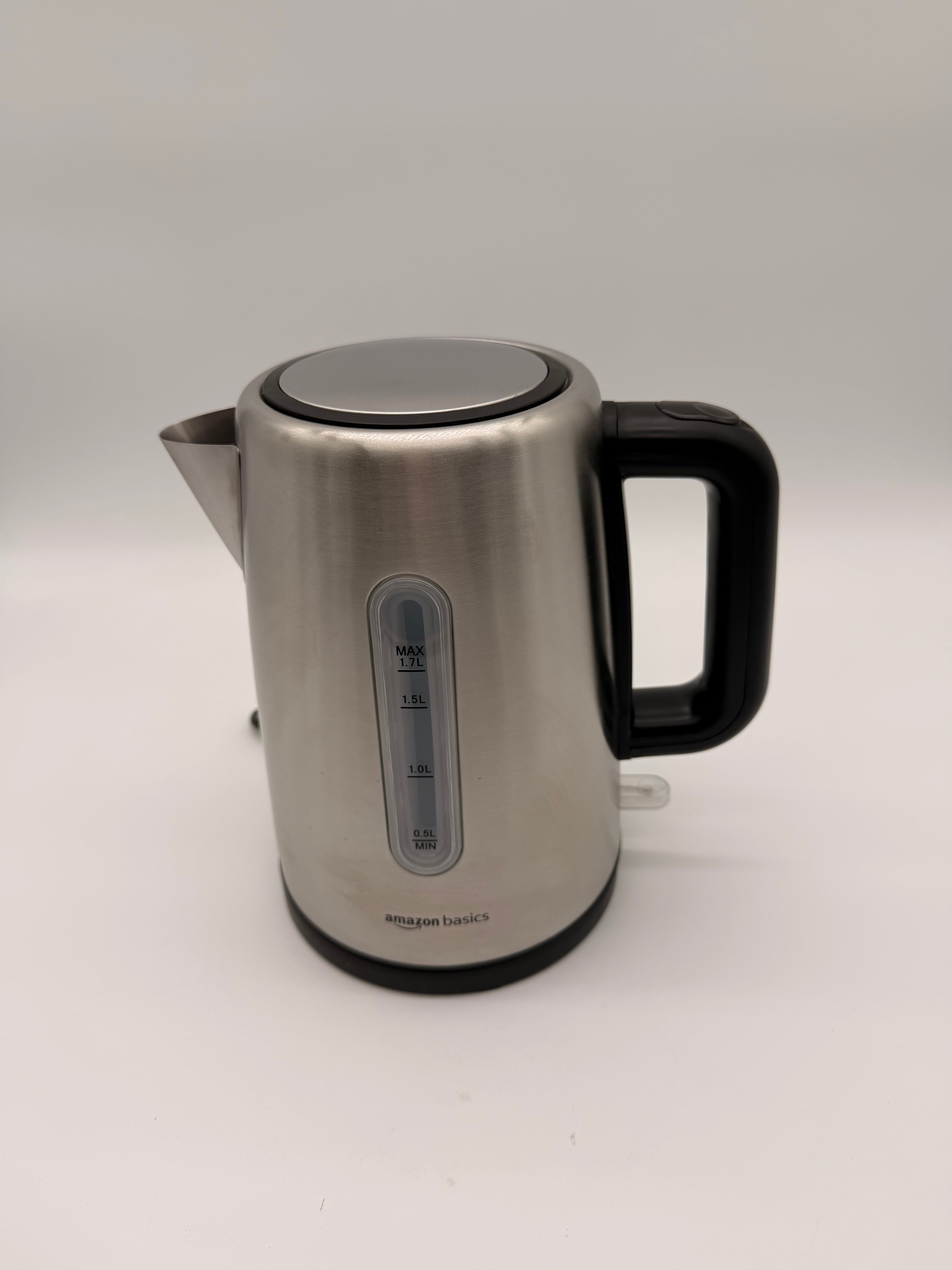 Amazon Basics tragbarer Edelstahl-Wasserkocher 1.7L Elettrodomestico Bollitore elettrico Amazon Basics 1,7 L in acciaio inox,