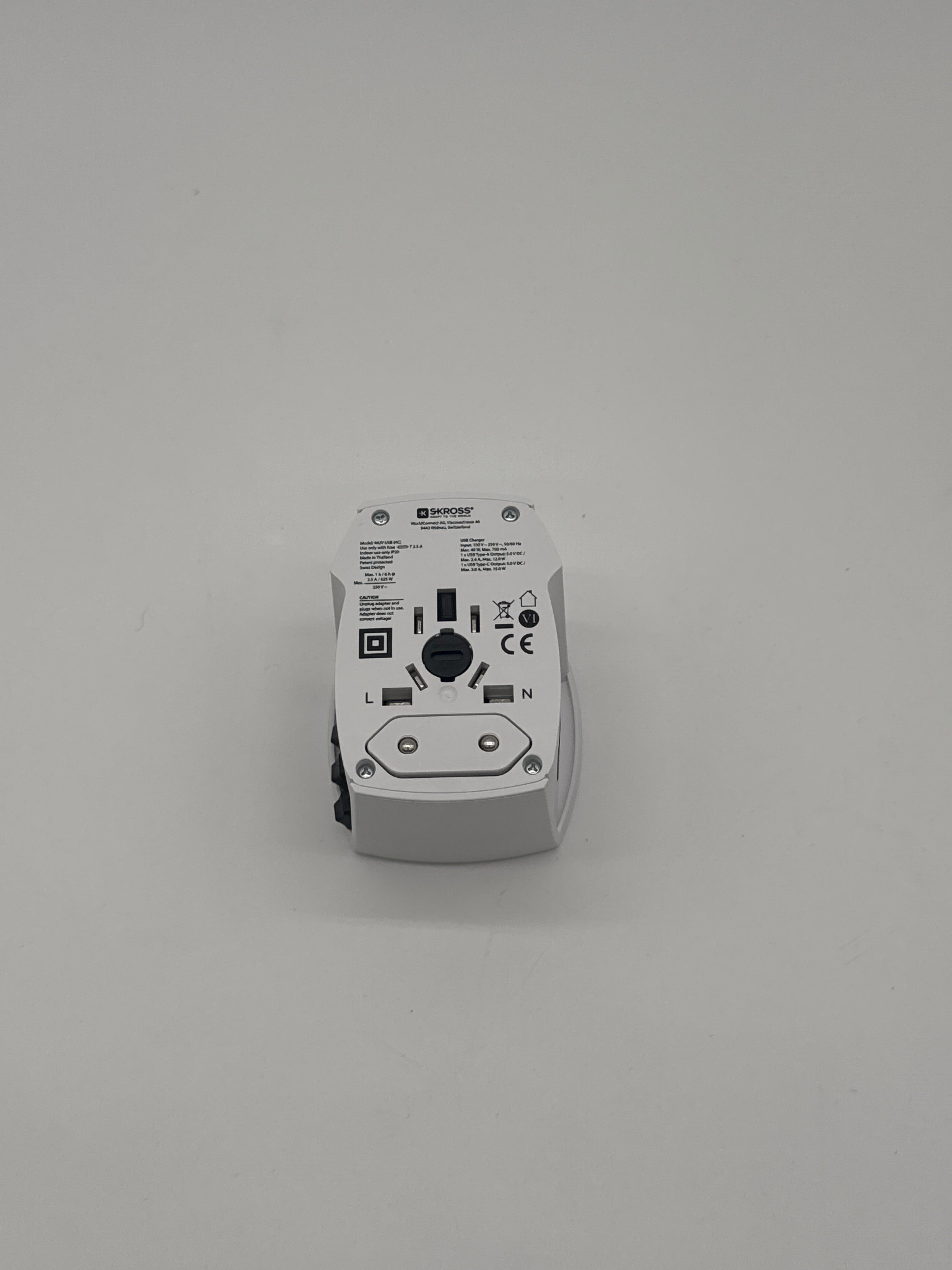 SKROSS 1.302962 Universal Motors SKROSS 1.302962 Adattatore da viaggio universale con 2 porte USB