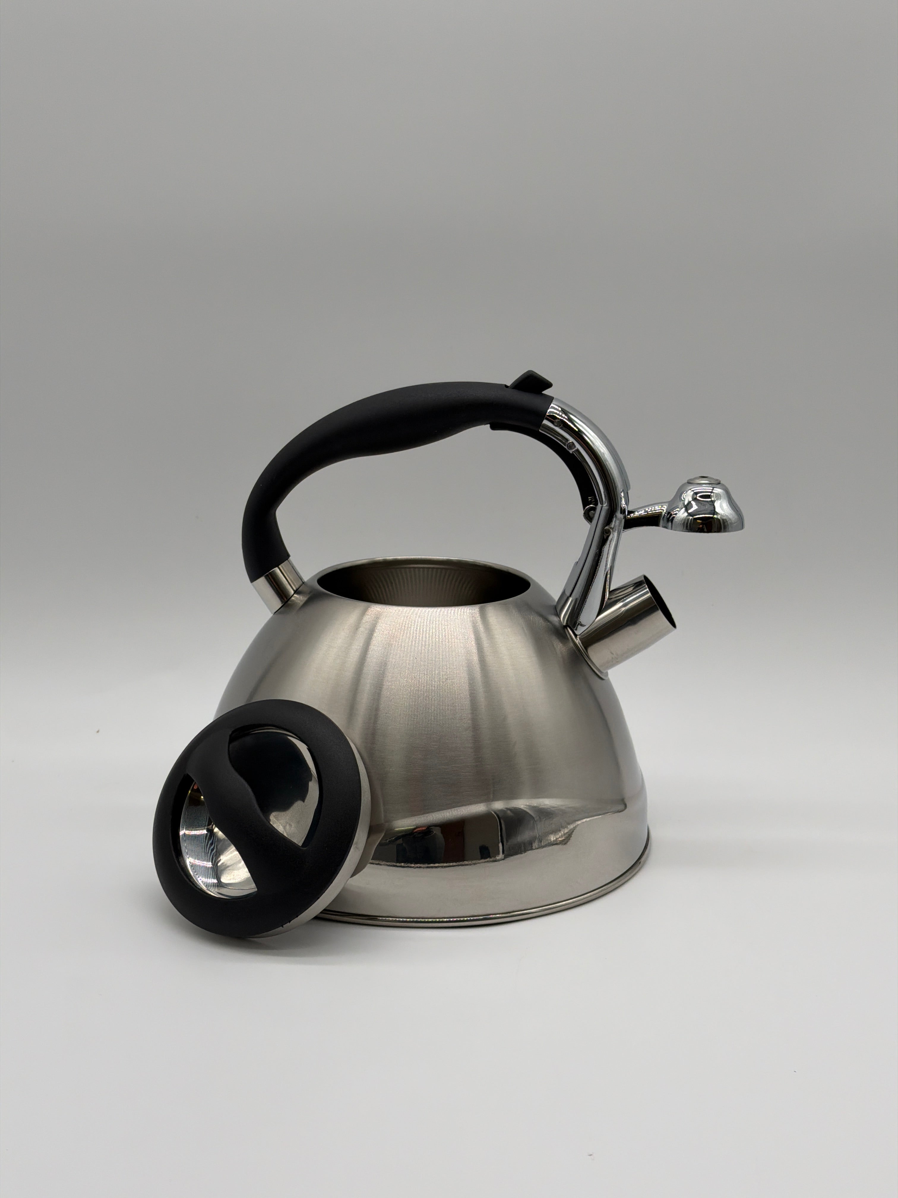 kela VARUS Elettrodomestico kela Wasserkessel Induktion 3L, Camping Wasserkessel Edelstahl, mit sicherem Öffnen des Ausgussde