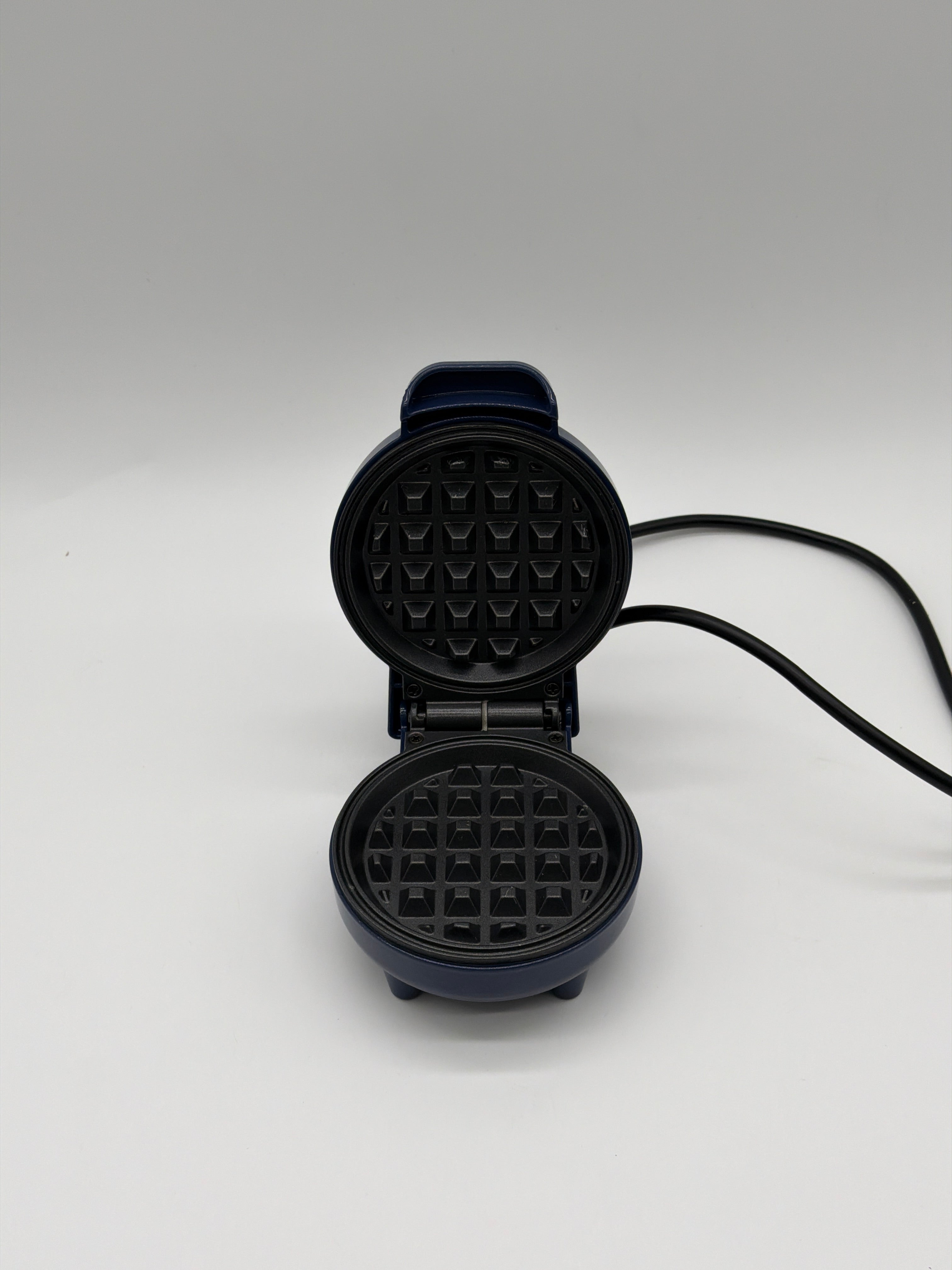 SNAILAR Mini Waffeleisen Belgisches Waffeleisen 550W Elettrodomestico SNAILAR Mini macchina per waffle belgi 550W, compatta b