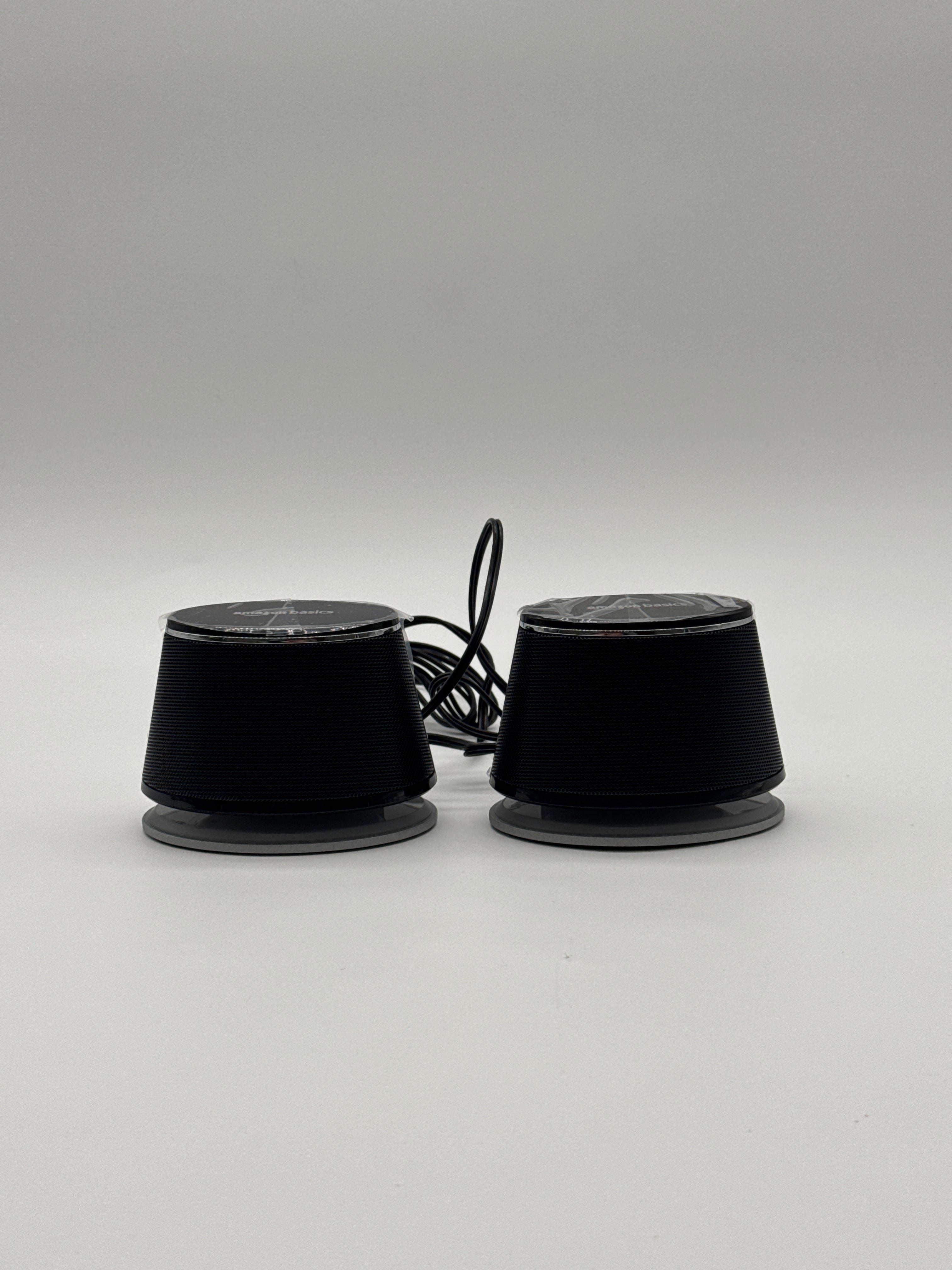 Amazon Basics Stereo 2.0 Smart Speakers Amazon Basics Altoparlanti PC Stereo 2.0, ingresso 3,5 mm, alimentazione USB, nero