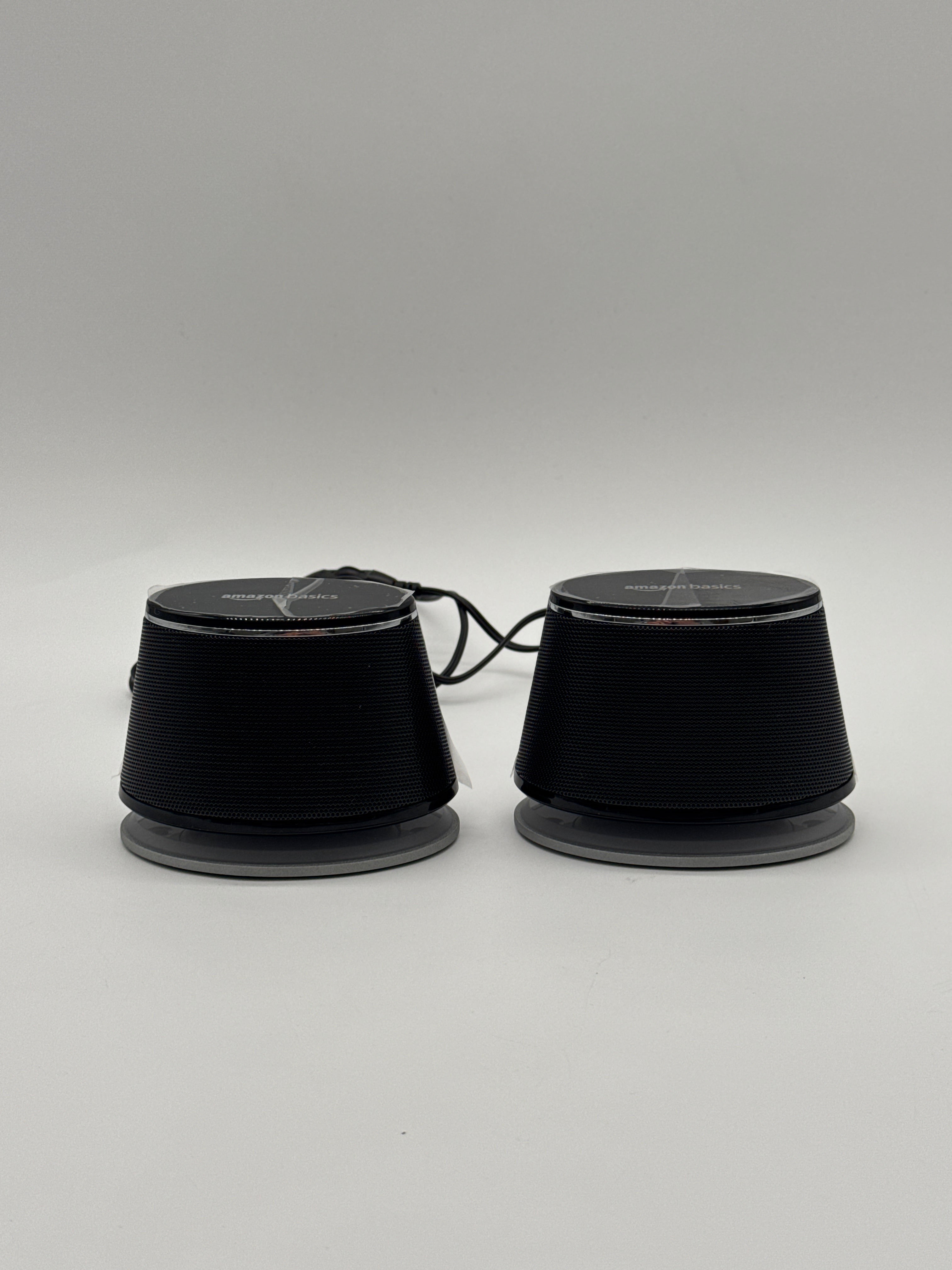 Amazon Basics Altoparlanti stereo 2.0 per PC Bookshelf Speakers Amazon Basics Altoparlanti stereo 2.0 per PC, ingresso AUX 3,