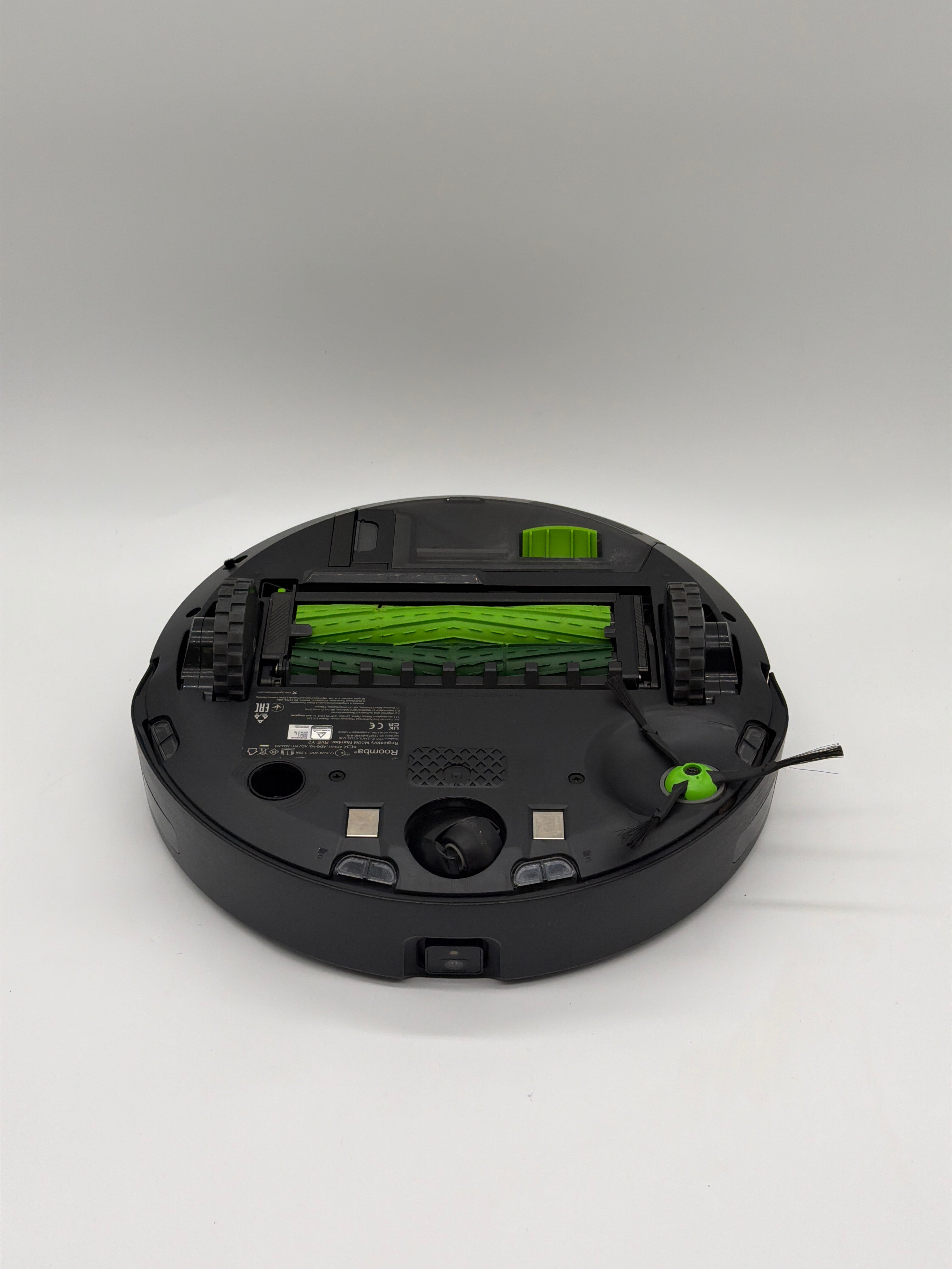 iRobot Roomba j7+ Robot Vacuums iRobot Roomba j7+ robot aspirapolvere con Clean Base e mappatura intelligente