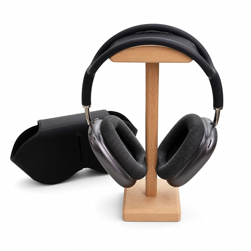 Cuffie over-ear Apple AirPods Max grigie su supporto in legno, vendute da Mr Bob - Home & Tech Utility