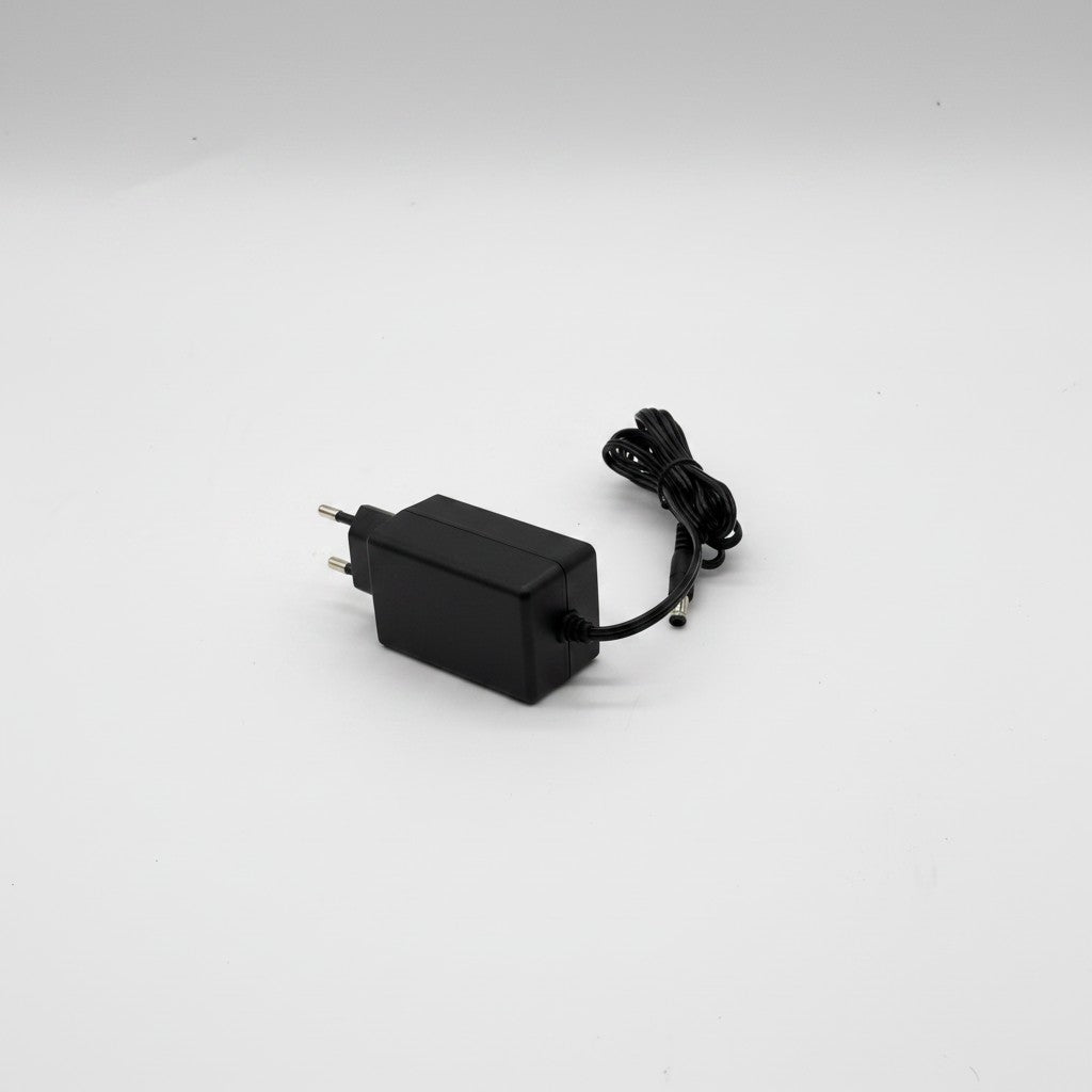 Alimentatore nero per deumidificatore Mr Bob - Home & Tech Utility con cavo e spina europea