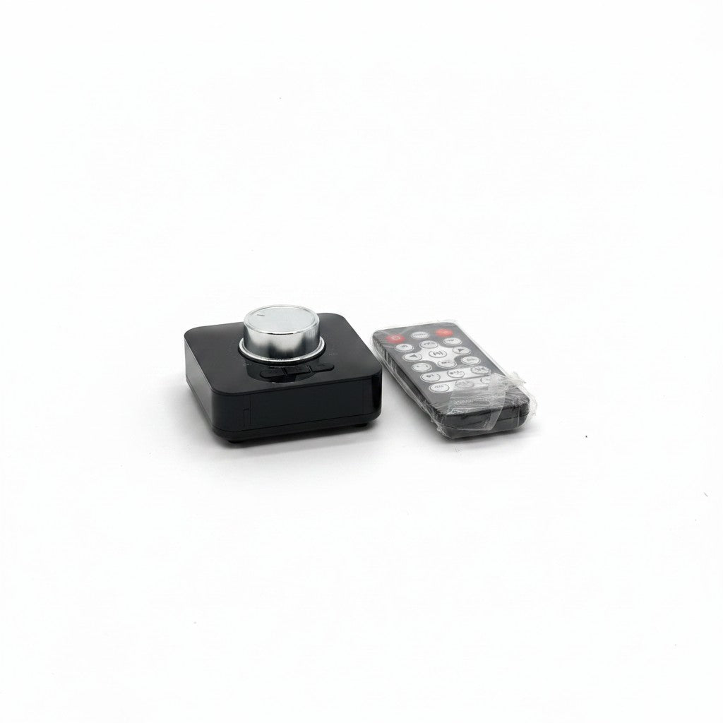 Amplificatore audio digitale nero Mr Bob - Home & Tech Utility con manopola argento e telecomando incluso
