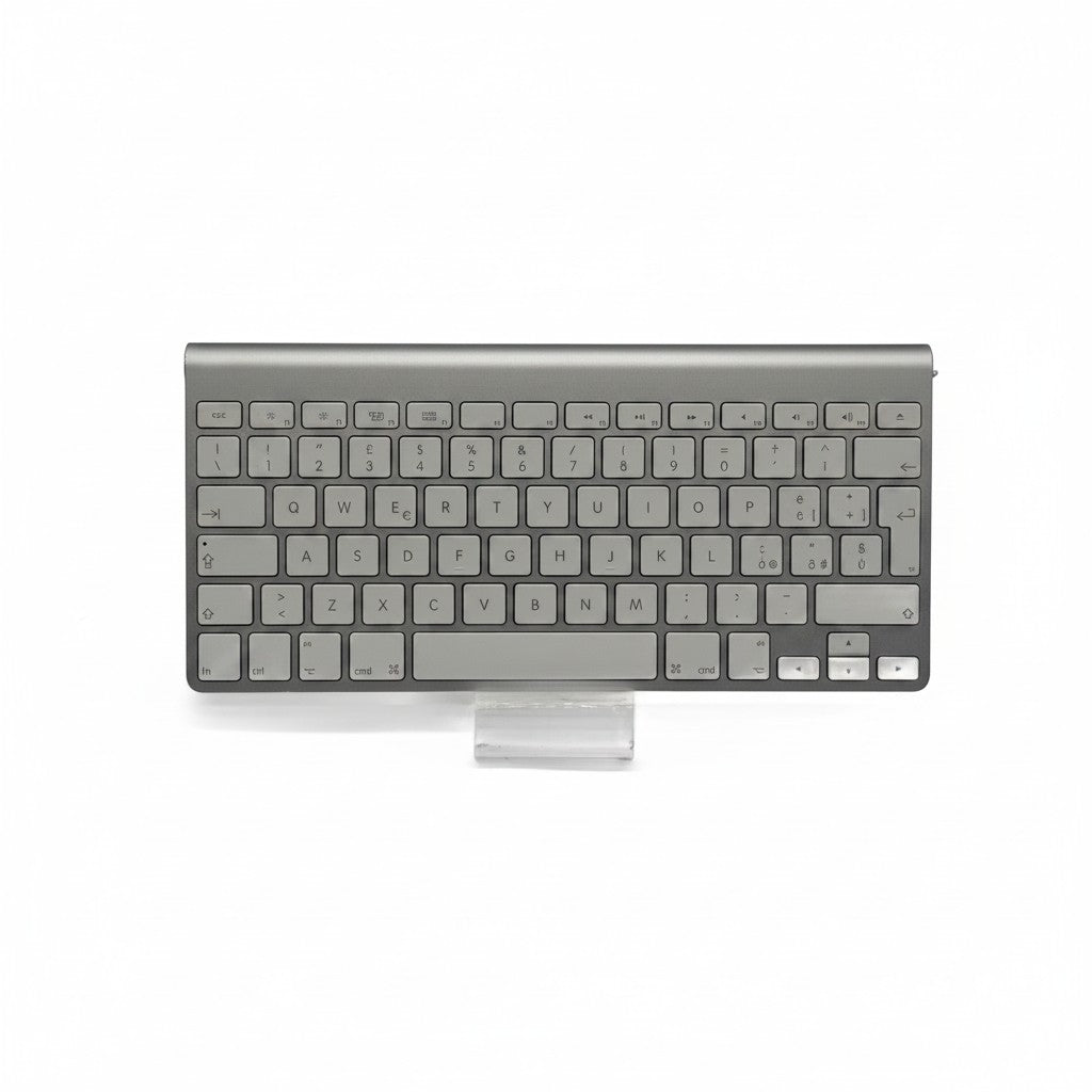 Tastiera Apple Magic Keyboard Mr Bob - Home & Tech Utility con Touch ID, tasti neri e layout spagnolo su sfondo bianco