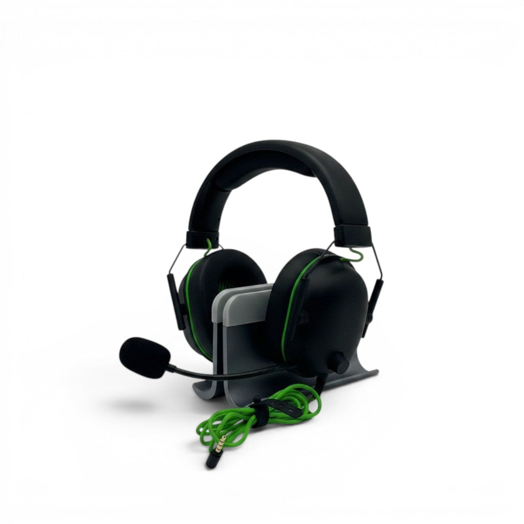 Cuffie gaming Razer BlackShark V2 X nere con dettagli verdi, microfono cardioide e cavo jack da Mr Bob - Home & Tech Utility