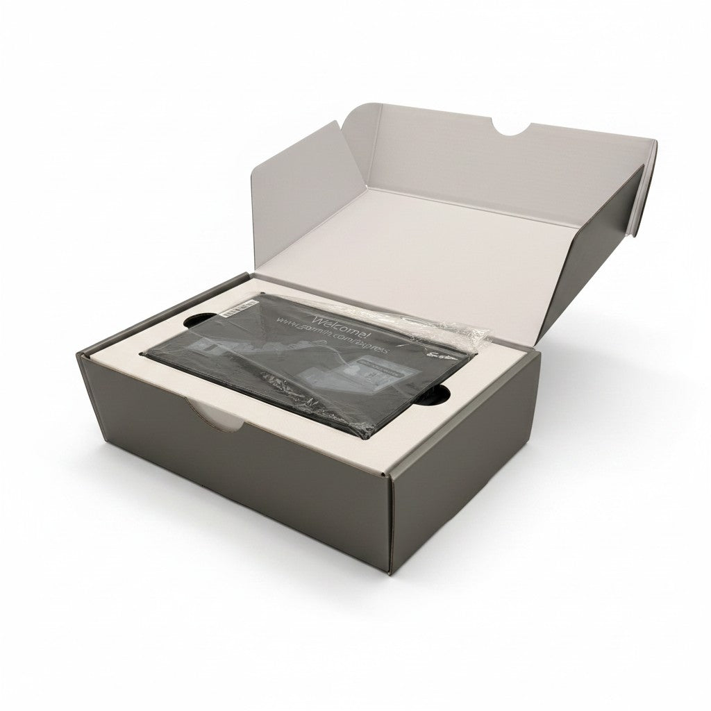 Confezione di Mr Bob - Home & Tech Utility contenente il navigatore GPS Garmin Camper 890 con manuale di istruzioni.