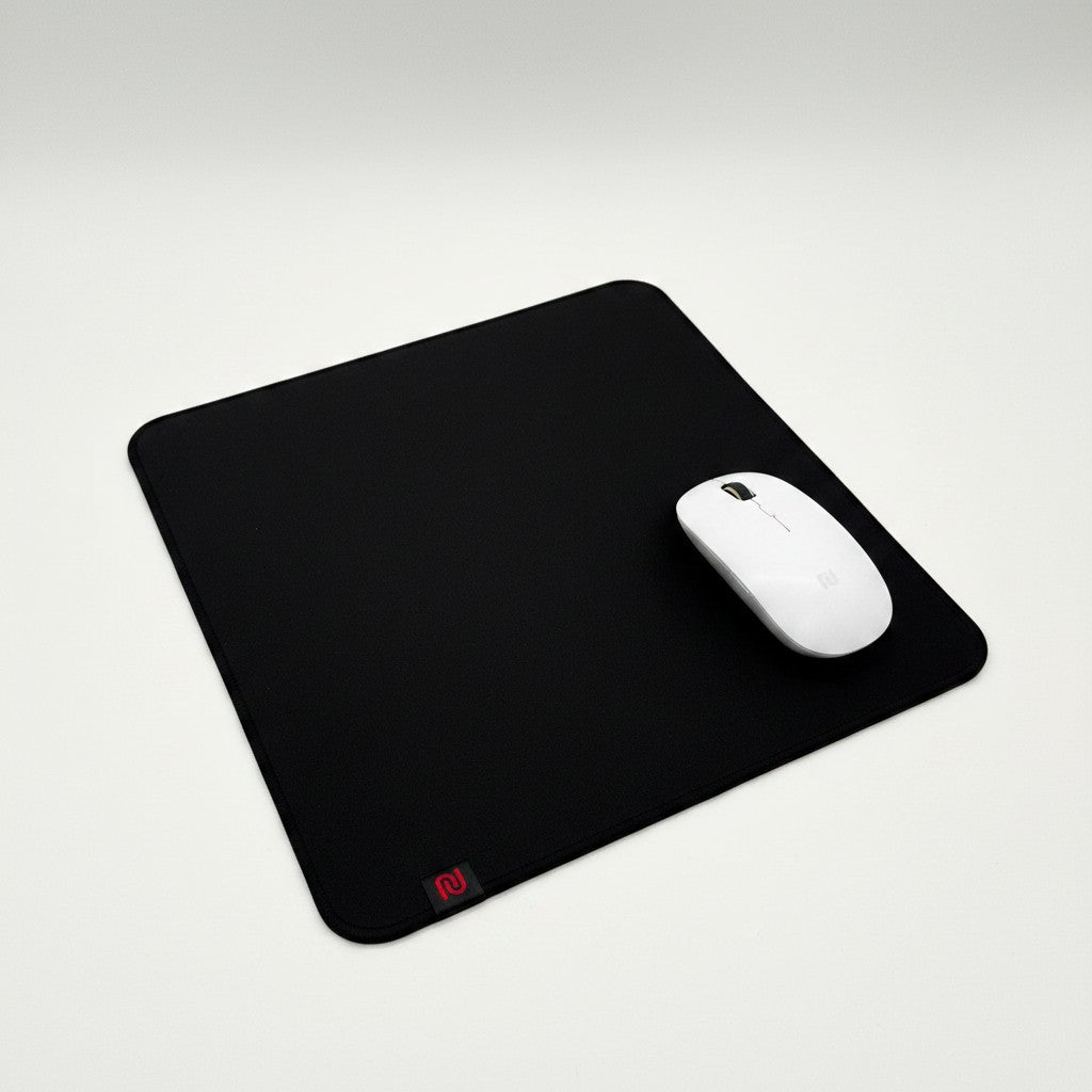 Mouse pad e-Sport BenQ ZOWIE PTF-X nero con superficie liscia e logo rosso, venduto da Mr Bob - Home & Tech Utility
