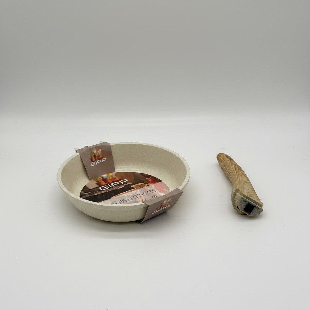 Padella antiaderente GiPP da 20 cm Mr Bob - Home & Tech Utility color crema con manico rimovibile effetto legno