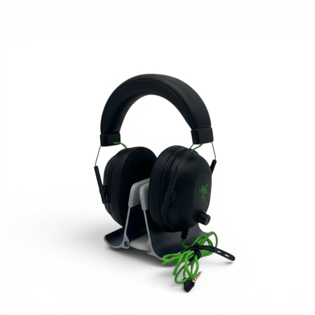 Cuffie gaming Mr Bob - Home & Tech Utility Razer BlackShark V2 X nere con microfono e cavo verde su supporto