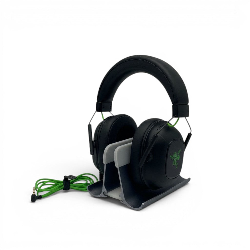 Cuffie gaming Mr Bob - Home & Tech Utility Razer BlackShark V2 X nere con cavo verde su supporto grigio